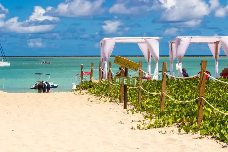 praias-do-brasil-maragogi-ponta-de-mangue-beach-alagoas-é-uma-cidade-pequena-perto-maceio-e-recife-nordeste-169635652 MARAGOGI - saída de Recife - Imagem 1